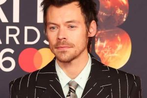 Harry Styles reçoit le record du monde Guinness après avoir terminé sa résidence au stade de Wembley