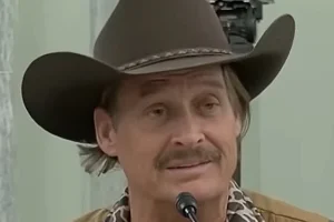 KID ROCK dit que c&rsquo;est « génial » d&rsquo;avoir son « copain » DONALD TRUMP à la tête du monde : « J&rsquo;aime avoir une place au premier rang pour assister au plus grand spectacle de merde au monde »