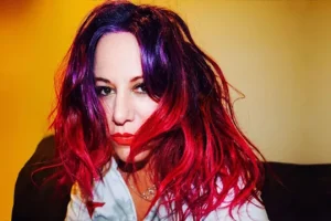 La bassiste de L7, JENNIFER FINCH, diagnostiquée avec un cancer du cerveau agressif
