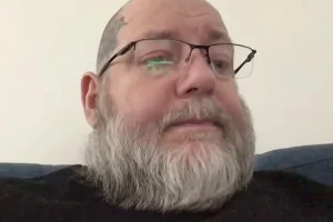 Le légendaire batteur de métal extrême NICK BARKER déclare qu&rsquo;il a récemment « développé une maladie potentiellement mortelle appelée calciphylaxie »