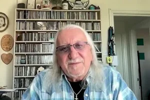 MICK BOX d&rsquo;URIAH HEEP déclare que la tournée « Farewell » en cours est « plus un ralentissement qu&rsquo;une » finition « absolue »