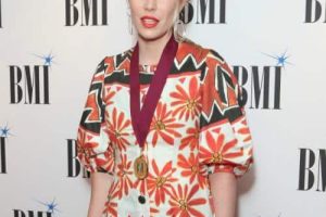 Natasha Bedingfield révèle qu&rsquo;elle est devenue « meilleure » avec l&rsquo;âge