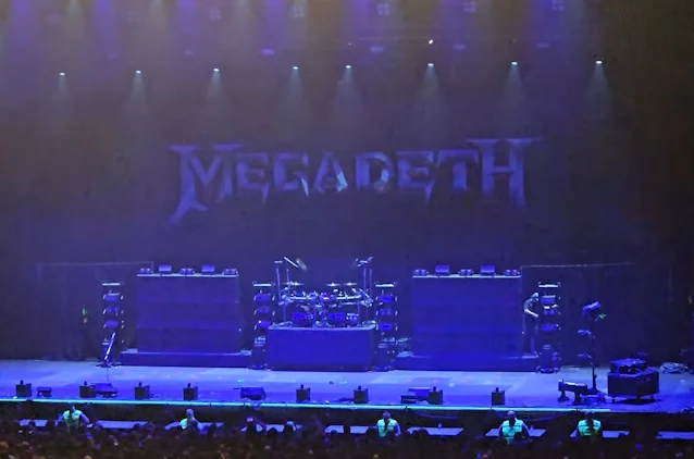 BLABBERMOUTH.NET