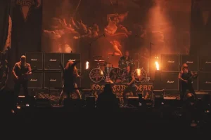 Regarder: L&rsquo;hommage All-Star BATHORY, BLOOD FIRE DEATH, se produit en Lituanie
