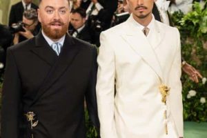 Sam Smith confirme ses fiançailles avec Christian Cowan