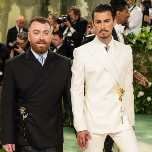 Sam Smith confirme ses fiançailles avec Christian Cowan