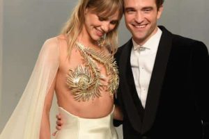 Suki Waterhouse se moque de la relation avec Robert Pattinson dans une nouvelle chanson