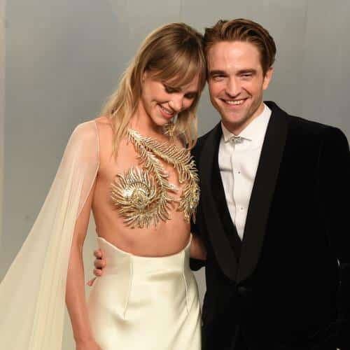 Suki Waterhouse se moque de la relation avec Robert Pattinson dans une nouvelle chanson