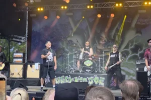 UGLY KID JOE revient au métal sur son prochain album : « Toutes ces chansons reflètent un son rock/métal plus lourd »