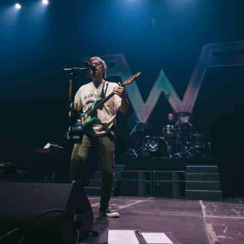 Weezer promet un « juste milieu » avec Blue Album et Pinkerton pour un nouvel album « violent »