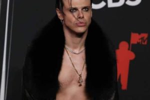 Yungblud annule sa participation au festival pour se concentrer sur sa santé mentale après une dépression émotionnelle sur scène