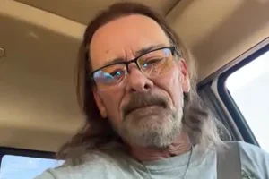 ERIC &lsquo;AK&rsquo; KNUTSON de FLOTSAM ET JETSAM : &lsquo;Vous pouvez soit combattre l&rsquo;IA, soit apprendre à l&rsquo;utiliser&rsquo;
