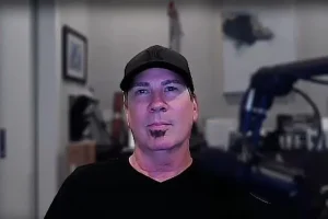 THOMAS YOUNGBLOOD de KAMELOT à propos de l&rsquo;intelligence artificielle : « J&rsquo;ai ce sentiment étrange qu&rsquo;elle va suivre son cours »