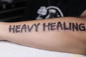 Le documentaire « Heavy Healing » sur les pouvoirs de guérison et de récupération de la musique lourde et agressive sera diffusé en version numérique en septembre