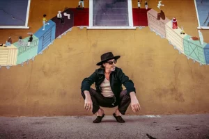 Le guitariste de RIVAL SONS, SCOTT HOLIDAY, partage le single « Autonomatic » du projet solo HOL1D4Y