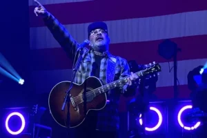 AARON LEWIS annonce la tournée « Acoustic Origins » de novembre 2026