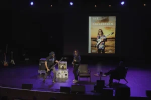 Regarder: KIRK HAMMETT de METALLICA discute de sa collection de guitares et joue avec ROBERT TRUJILLO lors d&rsquo;un événement littéraire à Londres