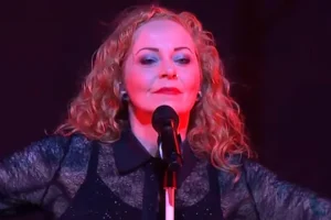 ANNEKE VAN GIERSBERGEN de THE GATHERING : « Nous n&rsquo;avons aucun projet pour l&rsquo;avenir » au-delà de la tournée du 30e anniversaire de « Mandylion »