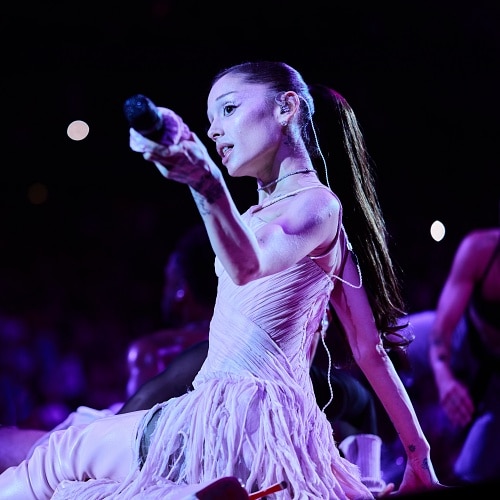 Ariana Grande s'envole lors du week-end d'ouverture de Londres pour The Eternal Sunshine Tour