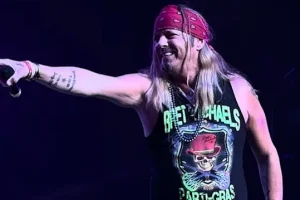 BRET MICHAELS va prendre « plusieurs mois de congé » de sa tournée « pour guérir et revenir à 100 % » suite à ses récentes opérations chirurgicales
