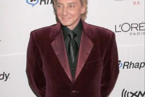 Barry Manilow fait une pause dans ses concerts