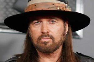 Billy Ray Cyrus « aimera toujours » Dolly Parton de « tout son cœur »