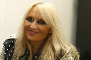 DORO PESCH dit que le heavy metal la garde jeune : « Je suis en meilleure santé maintenant que dans les années 80 »
