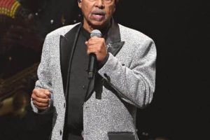 Earth, Wind & Fire reporte son concert avec Lionel Richie après qu&rsquo;un membre du groupe souffre d&rsquo;une « urgence médicale »