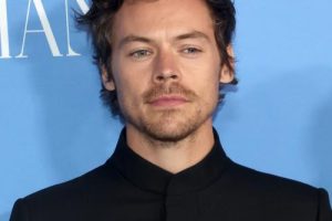 Harry Styles confie qu&rsquo;il se sent « mal à l&rsquo;aise » lorsqu&rsquo;il n&rsquo;est pas en tournée