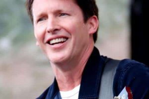 James Blunt réfute les rumeurs selon lesquelles il était « l&rsquo;homme du yacht » de Hayden Panettiere