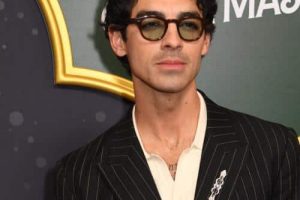 Joe Jonas a subi des crises de panique après la sous-performance de son premier album solo