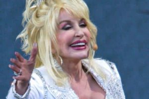 Jolene de Dolly Parton devient numéro un après la mort de l&rsquo;icône country