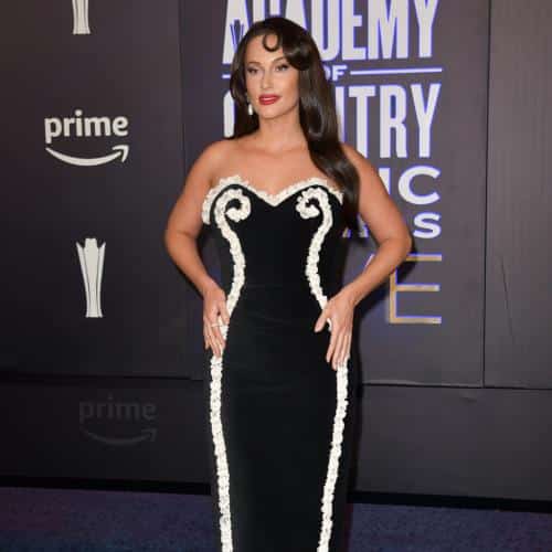 Kacey Musgraves poursuit son concert à Boston après un incendie