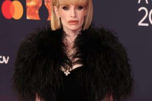 Kelly Osbourne insiste sur le fait qu&rsquo;elle « va beaucoup mieux » après la mort d&rsquo;Ozzy Osbourne