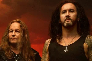 La musique peut-elle vraiment rassembler les gens ? SAMI YLI-SIRNIÖ et FRÉDÉRIC LECLERCQ de KREATOR s&rsquo;expriment