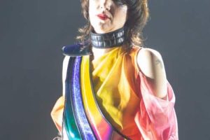 La rockeuse de Yeah Yeah Yeahs Karen O se retire du festival d&rsquo;Olivia Rodrigo en raison d&rsquo;une « urgence familiale »