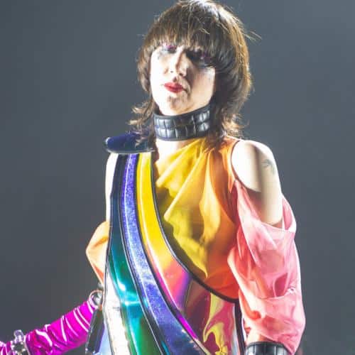 La rockeuse de Yeah Yeah Yeahs Karen O se retire du festival d'Olivia Rodrigo en raison d'une « urgence familiale »
