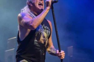 La star de Twisted Sister, Dee Snider, se casse l&rsquo;épaule dans un accident anormal