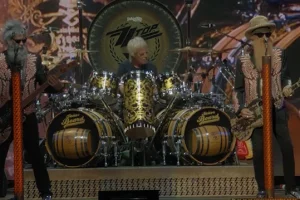 Le batteur de ZZ TOP, FRANK BEARD, est mort à 77 ans