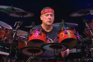 Le batteur emblématique de RUSH, NEIL PEART, célébré dans un nouveau documentaire sur la chaîne canadienne CBC