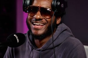 Leon Bridges sur l&rsquo;amour de soi : « c&rsquo;est mon époque d&rsquo;amour de soi »