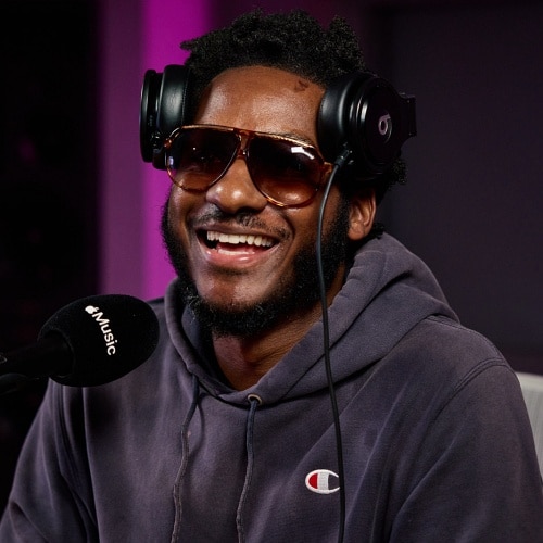 Leon Bridges sur l'amour de soi : "c'est mon époque d'amour de soi"
