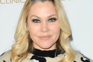 Les fans critiquent Shanna Moakler alors qu&rsquo;elle annonce le titre de ses mémoires