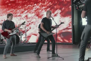 NICKELBACK partage des images des coulisses du tournage du clip vidéo « Rattle The Cage »