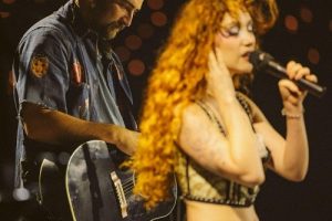 Noah Kahan : La tournée mondiale Great Divide fait salle comble au Rose Bowl Stadium