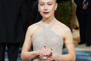 Phoebe Bridgers annule ses shows intimes après avoir été hospitalisée pour une appendicite