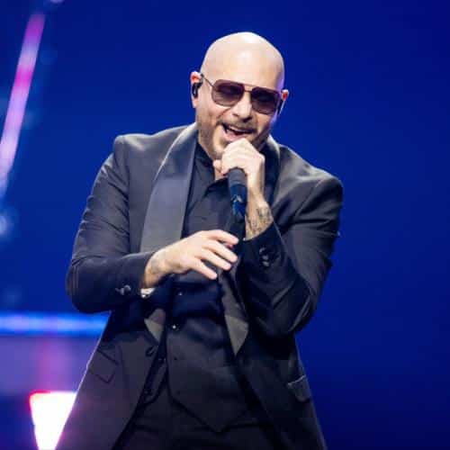 Pitbull dit que Dolly Parton « croyait en moi alors que beaucoup de gens ne le faisaient pas » dans un hommage émouvant