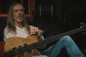 REX BROWN de PANTERA s&rsquo;associe à SPECTOR pour une nouvelle basse signature