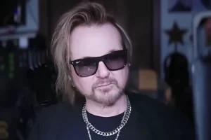 RIKKI ROCKETT se souvient de la façon dont les médias de musique rock des années 1980 ont tenté d&rsquo;opposer POISON à METALLICA