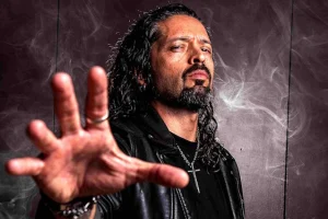 RONNIE ROMERO déclare que l&rsquo;IA est « un outil incroyable », mais que « la technologie ne pourra jamais remplacer complètement l&rsquo;élément humain »